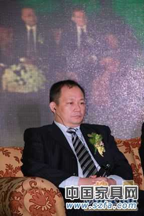 盛家家居董事長(zhǎng)、中國(guó)家具銷售商聯(lián)合會(huì)會(huì)長(zhǎng)曾震宇