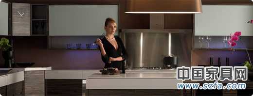 選擇好滑軌的長(zhǎng)度后，請(qǐng)按照?qǐng)D片中的打孔尺寸，對(duì)抽屜進(jìn)行加工，以便安裝滑軌。