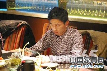 網(wǎng)絡(luò)營銷如何創(chuàng)新成為蘇明燈飾嚴(yán)總思考的重點(diǎn) 家居建材業(yè)大佬話營銷 網(wǎng)絡(luò)將成主流渠道(HOUSE365 劉國超)