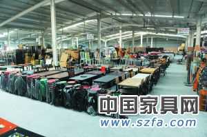 目前的二手家具市場(chǎng)內(nèi)仍以板式家具交易為主，幾乎看不見紅木家具的影子。