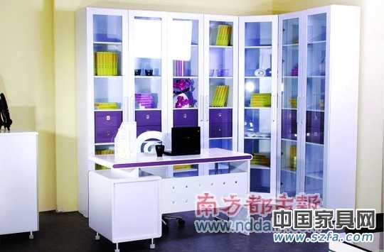 　　家具行業(yè)外觀互抄不是新聞，如今這種現(xiàn)象也出現(xiàn)在網(wǎng)上。