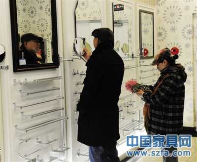  明碼實價可以為消費者節(jié)約比價砍價的時間和精力。             