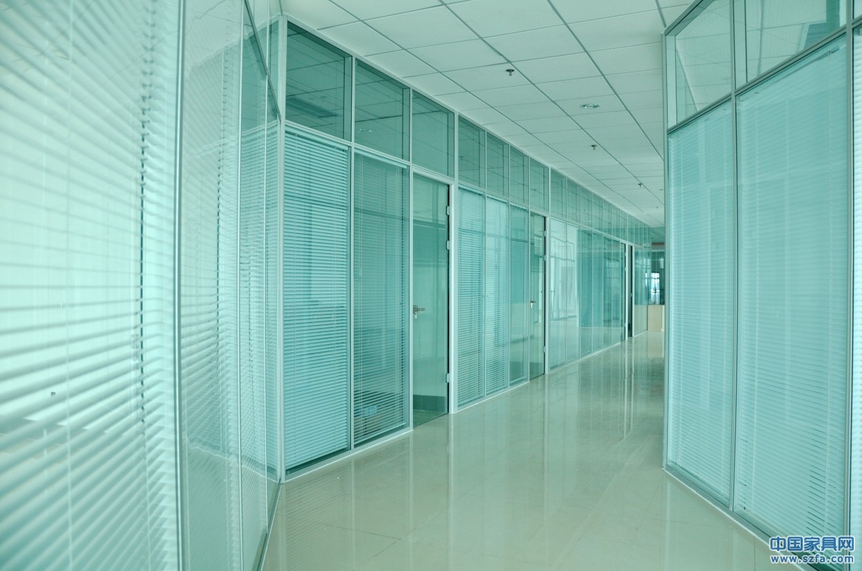 青島玻璃隔斷,玻璃隔斷廠(chǎng)家,玻璃隔斷
