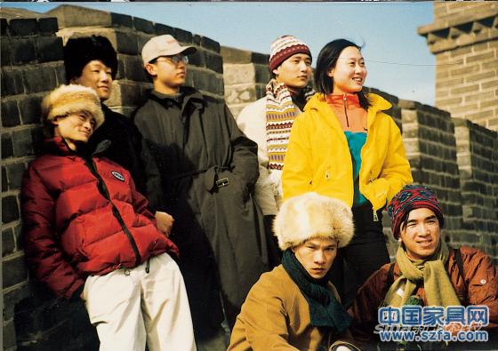 1999年，馬云與阿里巴巴創(chuàng)業(yè)團(tuán)隊(duì)在長(zhǎng)城。(高清圖集：馬云那些年)