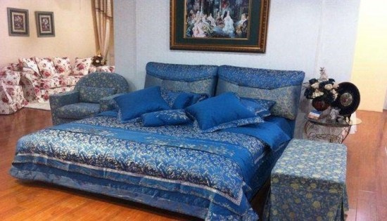 長春市皇家馬車家具有限公司主要對產(chǎn)品的購銷和研發(fā)，近年來公司為廣大客戶提供了高效，高質，放心省心，舒心的優(yōu)質服務的產(chǎn)品保障。 公司為長春眾多家庭服務了沙發(fā)專業(yè)定制，軟床量尺定做、單雙人床、沙發(fā)床、上下床 等業(yè)務，得到了廣大顧客的信賴和認可。  質量管理：嚴格把控每一道制造工序，對原材料、布和海綿的供應商要求其提供環(huán)境保護標準證書。產(chǎn)品干燥速度及防蟲處理都經(jīng)過嚴格測試。類似無紡布這樣的細節(jié)也符合嗅覺環(huán)保標準。公司承諾：我們的產(chǎn)品將帶給您舒適、健康的生活享受。  我們的優(yōu)勢： 1、多年的歐式法式家具設計生產(chǎn)經(jīng)驗  2、公司追求長期穩(wěn)定的業(yè)務合作關系  3、公司位置良好，物流運輸便利  4、實體工廠直接供貨，減少貿易環(huán)節(jié)成本  5、產(chǎn)品顏色及尺寸可根據(jù)客戶需要更改  6、客戶遍布國內各大城市  7、產(chǎn)品出廠到運輸，全程提供質量保證  8、零售業(yè)務具有巨大的數(shù)量優(yōu)勢