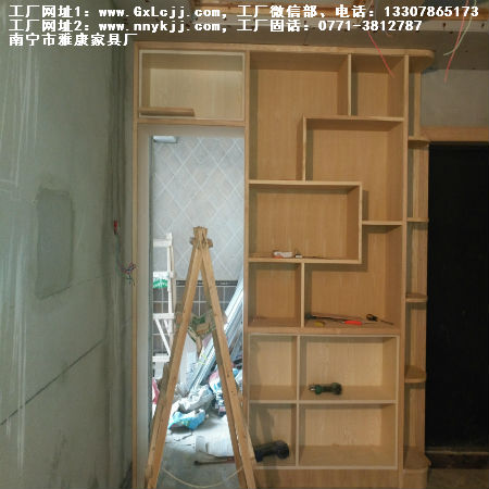 加層作小造型，雙層，也好看，相比，醒色白飾，整體展柜、儲(chǔ)柜、小小別致柜衣家具設(shè)計(jì)定制加工廠南寧中國的，不普通~