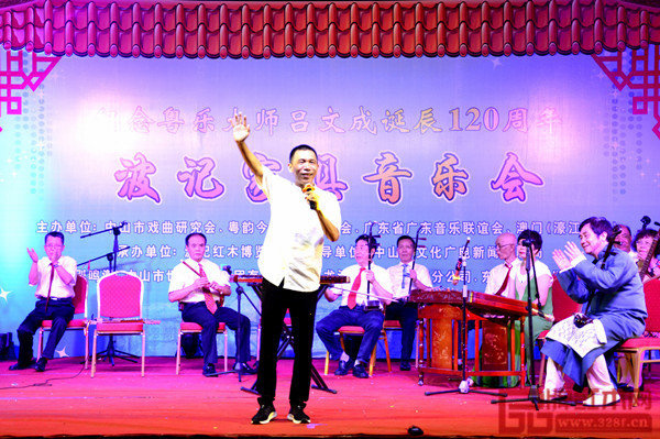 波記家具音樂會現(xiàn)場人聲鼎沸，熱鬧非凡