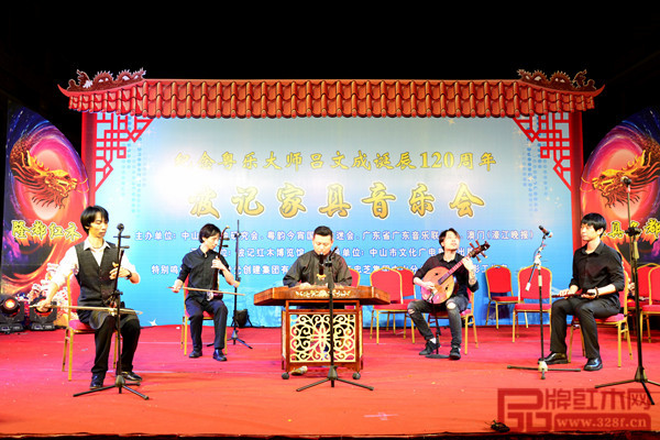 波記家具音樂會上，人們無不陶醉其中，流連忘返