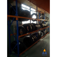 深圳輪胎貨架簡(jiǎn)單美觀且容量大！