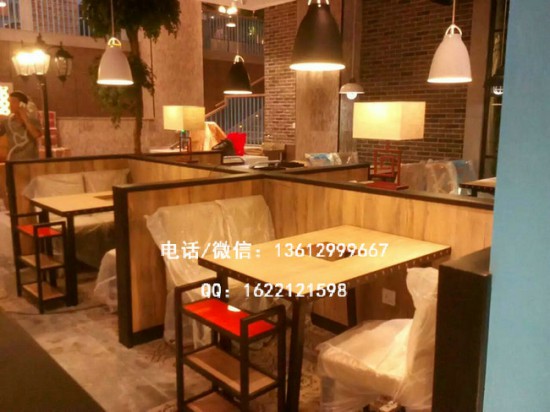 火鍋?zhàn)酪? /></div>
<div>深圳品牌餐椅家具廠為您銷售的實(shí)木火鍋?zhàn)兰八写罄硎疱佔(zhàn)?，玻璃火鍋?zhàn)?，防火板火鍋?zhàn)?，無煙火鍋?zhàn)?，不銹鋼火鍋?zhàn)溃姶艩t火鍋?zhàn)?，燃?xì)饣疱佔(zhàn)赖然疱佔(zhàn)馈⒒疱伒瓴鸵?、火鍋店沙發(fā)、火鍋燒烤一體桌、火鍋配套產(chǎn)品系列產(chǎn)品，所有實(shí)木火鍋?zhàn)赖膱?bào)價(jià)都是廠家直銷的價(jià)格。</div>
<div>&nbsp;</div>
<div>【備注】：</div>
<div>1、產(chǎn)品外觀以實(shí)物為準(zhǔn)，此圖片僅供參考；</div>
<div>2、顏色尺寸及材質(zhì)可以根據(jù)客戶要求定制。</div></div>
<div   id=